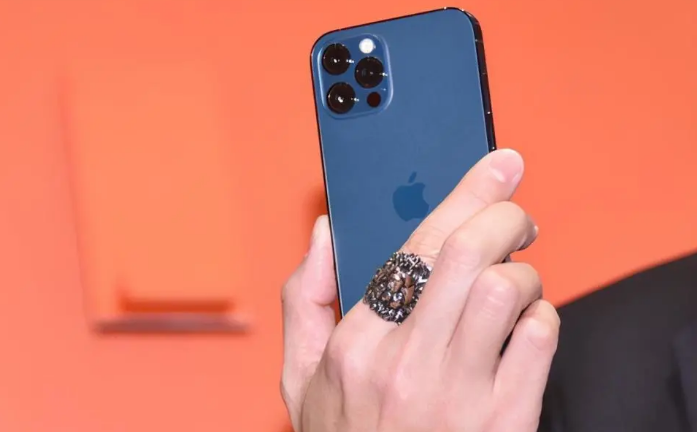 兴山苹果手机维修分享iPhone12系列重启方法教程 
